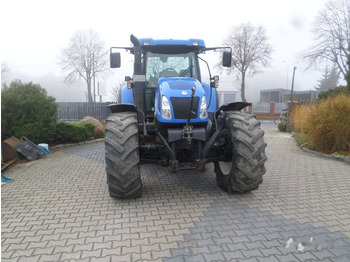 Traktori NEW HOLLAND T7000