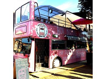 Kaksikerroksinen linja Angielski Autobus Piętrowy Food Truck: kuva Kaksikerroksinen linja Angielski Autobus Piętrowy Food Truck