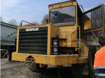 Nivelkippiauto CATERPILLAR