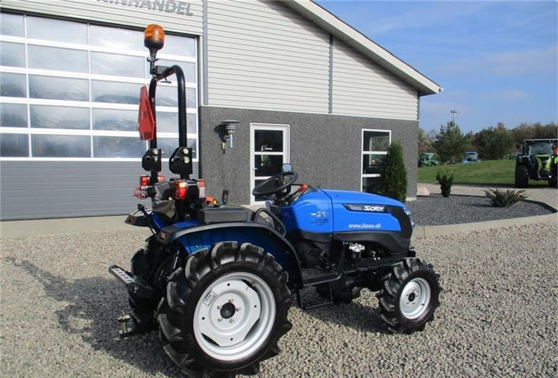 Kunnan traktori Solis 26 6+2 Gearmaskine. Standardhjul og servostyrring