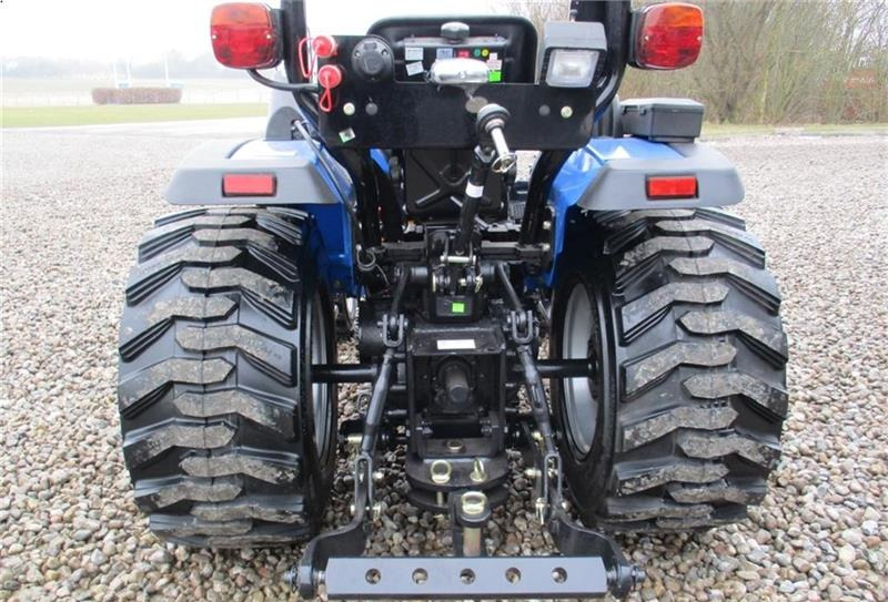 Kunnan traktori Solis 26 6+2 Gearmaskine med servostyring og industrihju