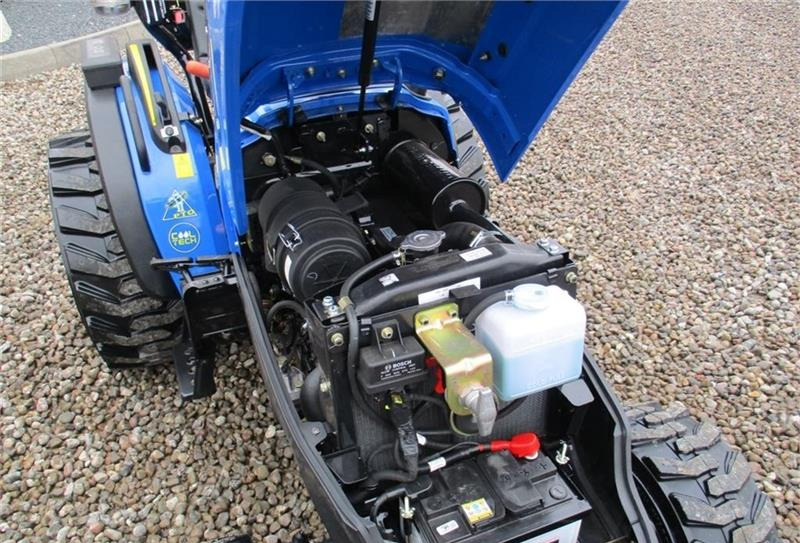 Kunnan traktori Solis 26 6+2 Gearmaskine med servostyring og industrihju