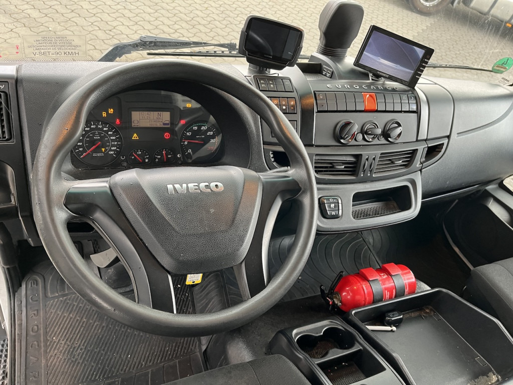 Umpikori kuorma-auto Iveco 120E25 Eurocargo 4x2  Koffer | Ladebordwand: kuva Umpikori kuorma-auto Iveco 120E25 Eurocargo 4x2  Koffer | Ladebordwand