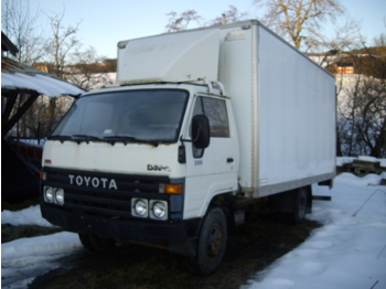 Toyota Dyna - Umpikori kuorma-auto