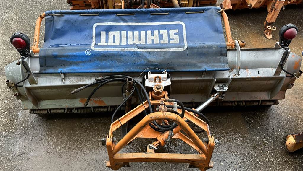 Lumiaura Unimog Schneepflug - Schneeschild Schmidt Micro: kuva Lumiaura Unimog Schneepflug - Schneeschild Schmidt Micro