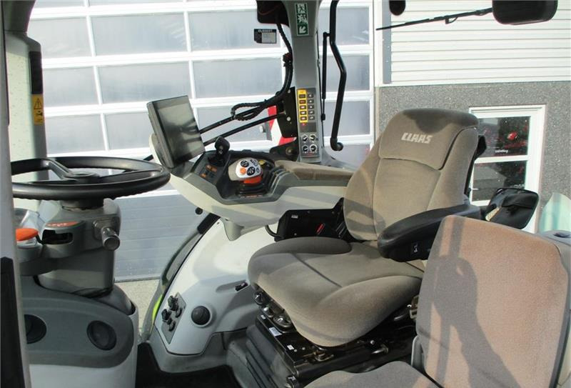 Traktori CLAAS AXION 870 CMATIC med frontlift og front PTO, GPS r