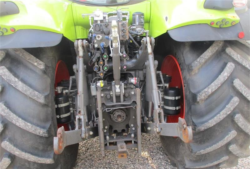 Traktori CLAAS AXION 870 CMATIC med frontlift og front PTO, GPS r