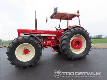 International 1046 - Traktori