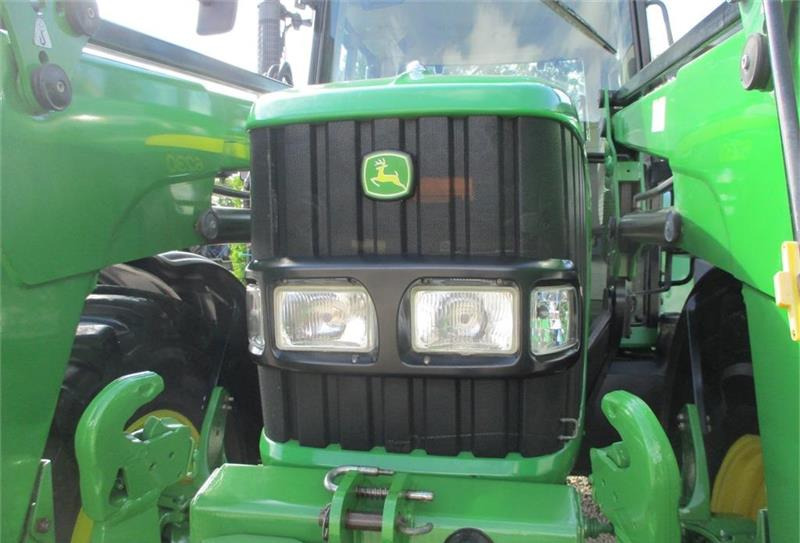 Traktori John Deere 6230 med frontlift og Trima +4.0P frontlæsser