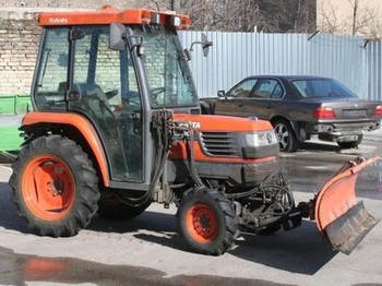 Kubota ST30 with brush and blade - Traktori