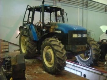 NEW HOLLAND 8560 - Traktori