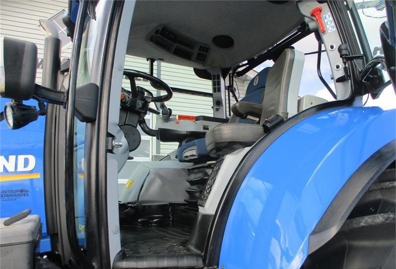 Traktori New Holland T7.175 AutoCommand med Frontlift & FrontPTO