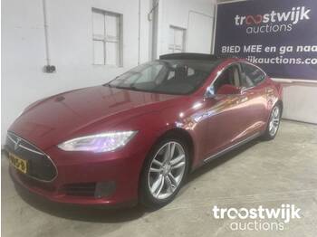 Tesla 70D Base - Henkilöauto