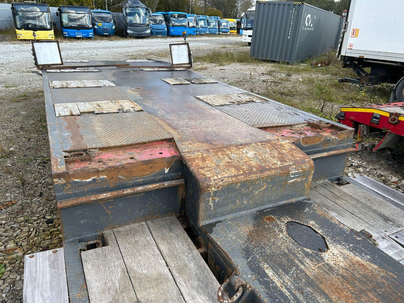 Apuvaunu puoliperävaunu Goldhofer STZ-VL4