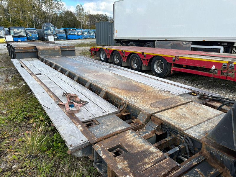 Apuvaunu puoliperävaunu Goldhofer STZ-VL4