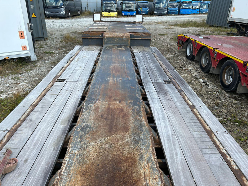 Apuvaunu puoliperävaunu Goldhofer STZ-VL4