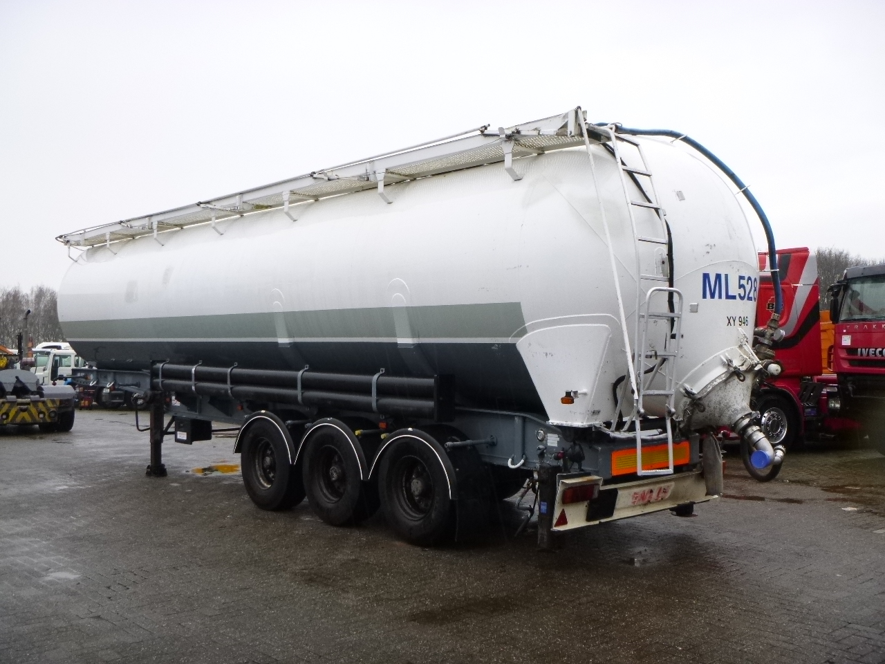 Säiliöpuoliperävaunu kuljetusta varten jauhot Benalu Powder tank alu 58 m3 (tipping): kuva Säiliöpuoliperävaunu kuljetusta varten jauhot Benalu Powder tank alu 58 m3 (tipping)