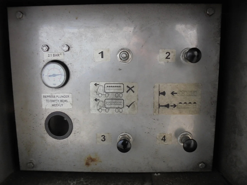 Refrigeraattori puoliperävaunu Burg BPO 15 27 GCSXX: kuva Refrigeraattori puoliperävaunu Burg BPO 15 27 GCSXX