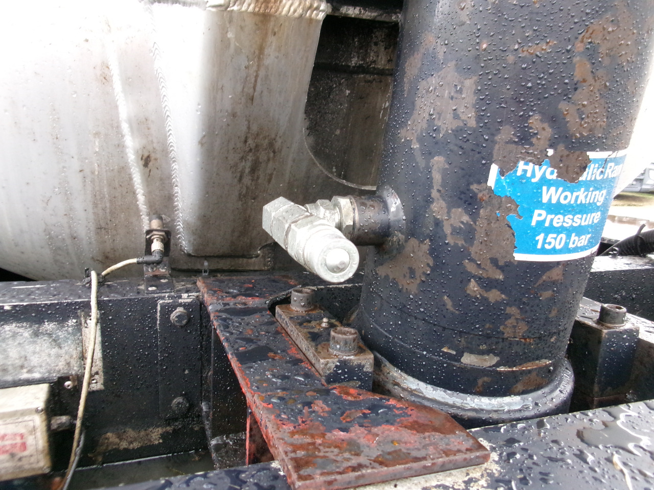 Säiliöpuoliperävaunu kuljetusta varten jauhot Feldbinder Powder tank alu 38 m3 (tipping): kuva Säiliöpuoliperävaunu kuljetusta varten jauhot Feldbinder Powder tank alu 38 m3 (tipping)