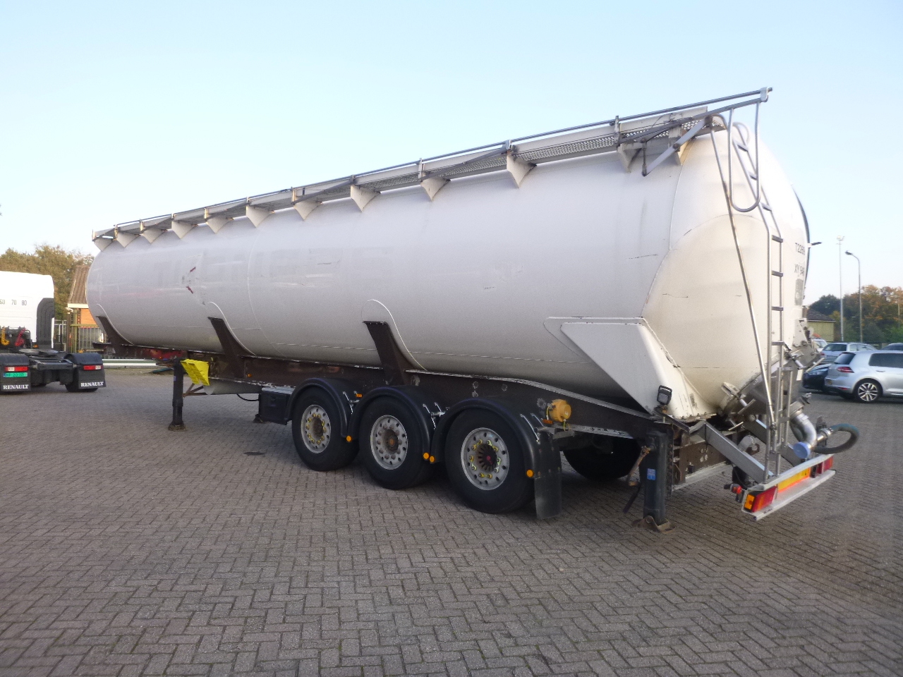 Säiliöpuoliperävaunu kuljetusta varten jauhot Feldbinder Powder tank alu 65 m3 (tipping): kuva Säiliöpuoliperävaunu kuljetusta varten jauhot Feldbinder Powder tank alu 65 m3 (tipping)