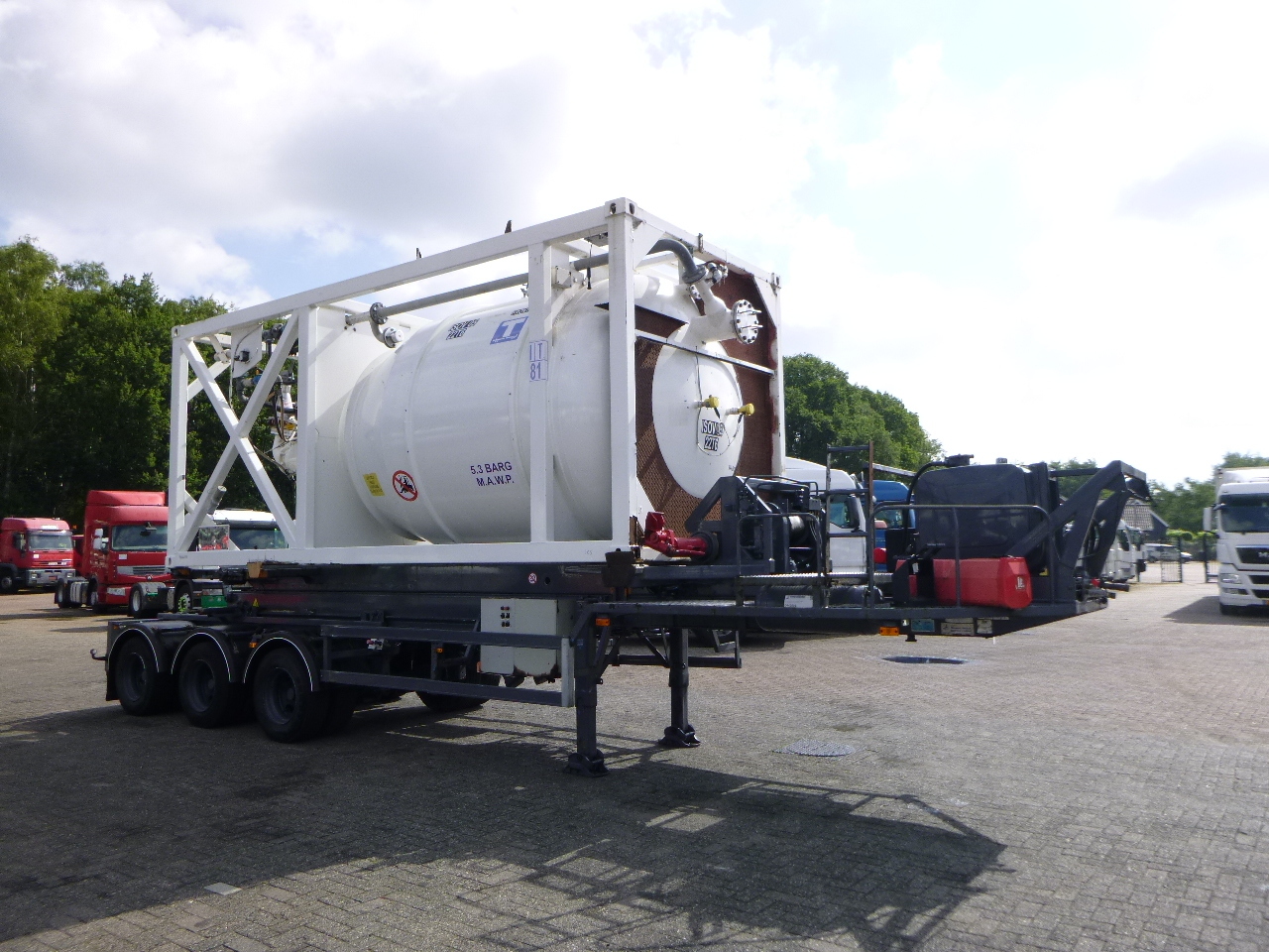 Bulk-säiliöperävaunu kuljetusta varten jauhot HTS 3-axle container trailer (sliding, tipping) + 20 ft ISO silo tank container 15 m3 / 1 comp: kuva Bulk-säiliöperävaunu kuljetusta varten jauhot HTS 3-axle container trailer (sliding, tipping) + 20 ft ISO silo tank container 15 m3 / 1 comp