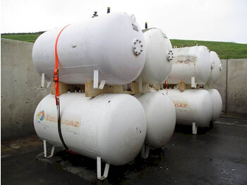 Säiliöpuoliperävaunu LPG / GAS GASTANK 2700 LITER: kuva Säiliöpuoliperävaunu LPG / GAS GASTANK 2700 LITER
