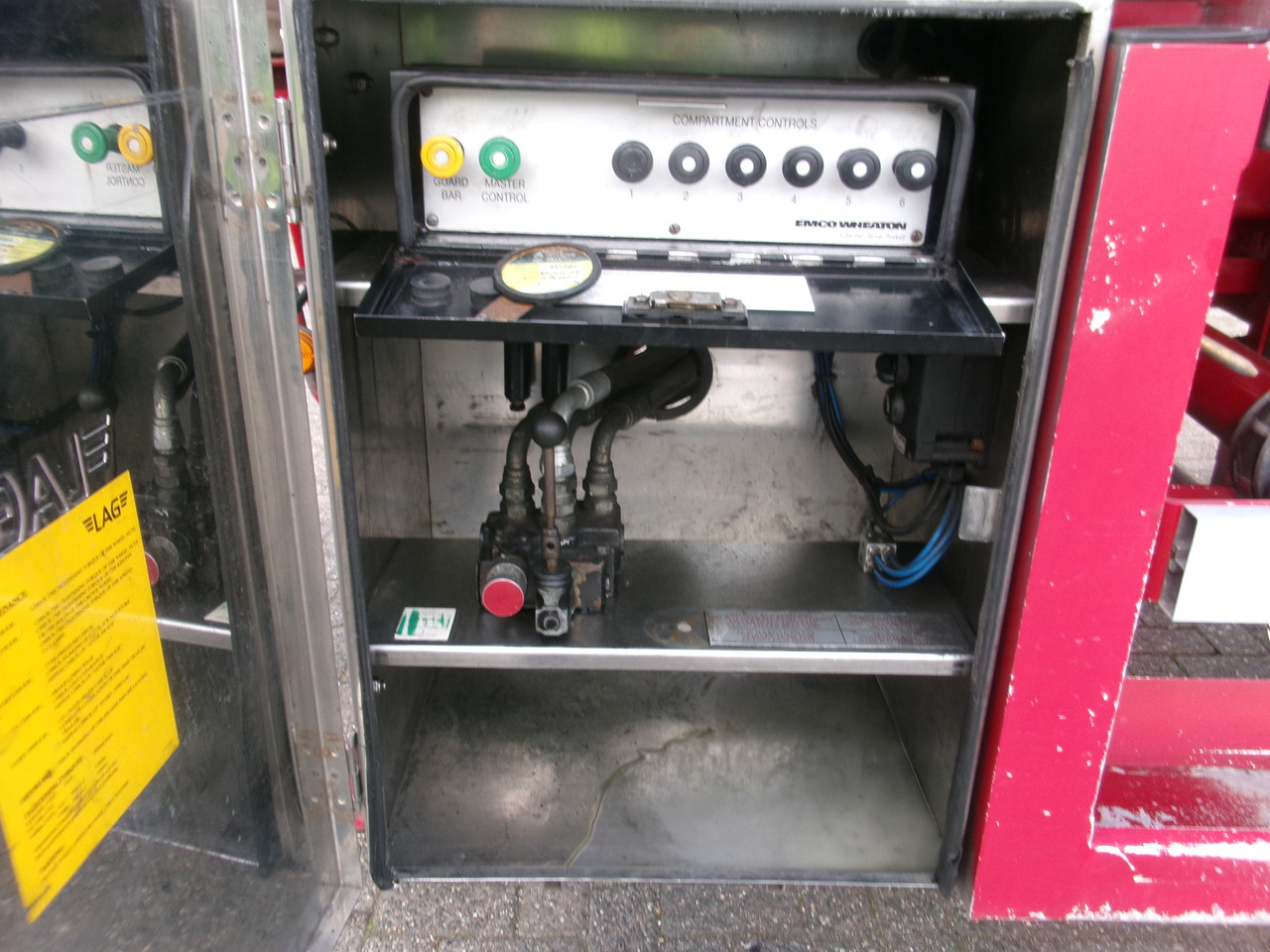 Säiliöpuoliperävaunu kuljetusta varten polttoaine L.A.G. Fuel tank alu 44.4 m3 / 6 comp + pump: kuva Säiliöpuoliperävaunu kuljetusta varten polttoaine L.A.G. Fuel tank alu 44.4 m3 / 6 comp + pump