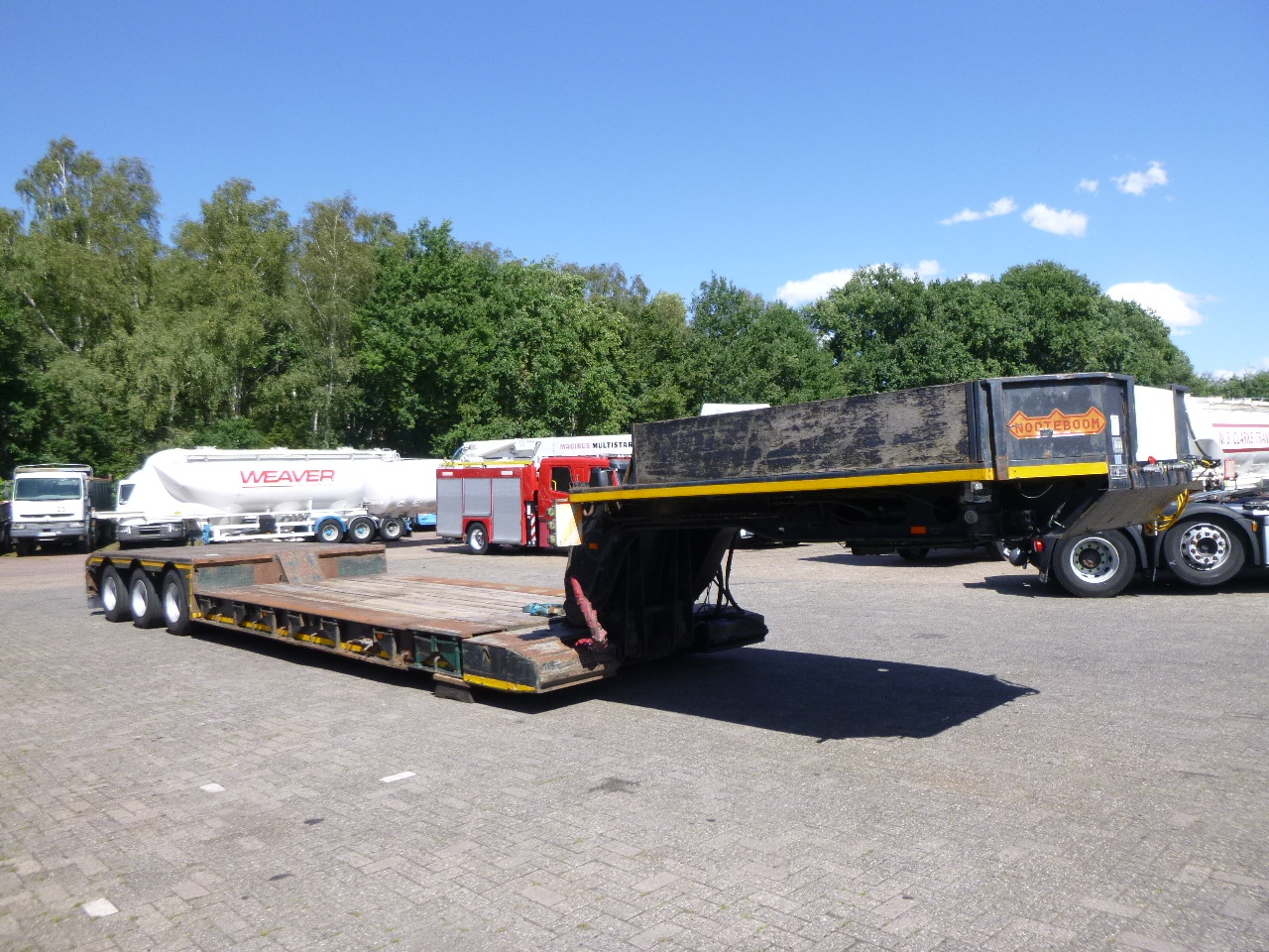 Apuvaunu puoliperävaunu Nooteboom 3-axle lowbed trailer 33 t / extendable 8.5 m: kuva Apuvaunu puoliperävaunu Nooteboom 3-axle lowbed trailer 33 t / extendable 8.5 m
