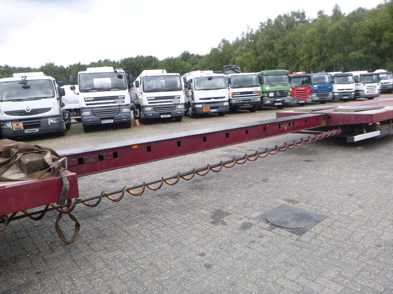 Apuvaunu puoliperävaunu Nooteboom 3-axle semi-lowbed trailer extendable 14.5 m + ramps: kuva Apuvaunu puoliperävaunu Nooteboom 3-axle semi-lowbed trailer extendable 14.5 m + ramps