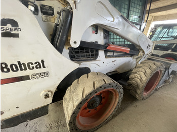 Liukuohjattu kuormaaja Bobcat S750: kuva Liukuohjattu kuormaaja Bobcat S750