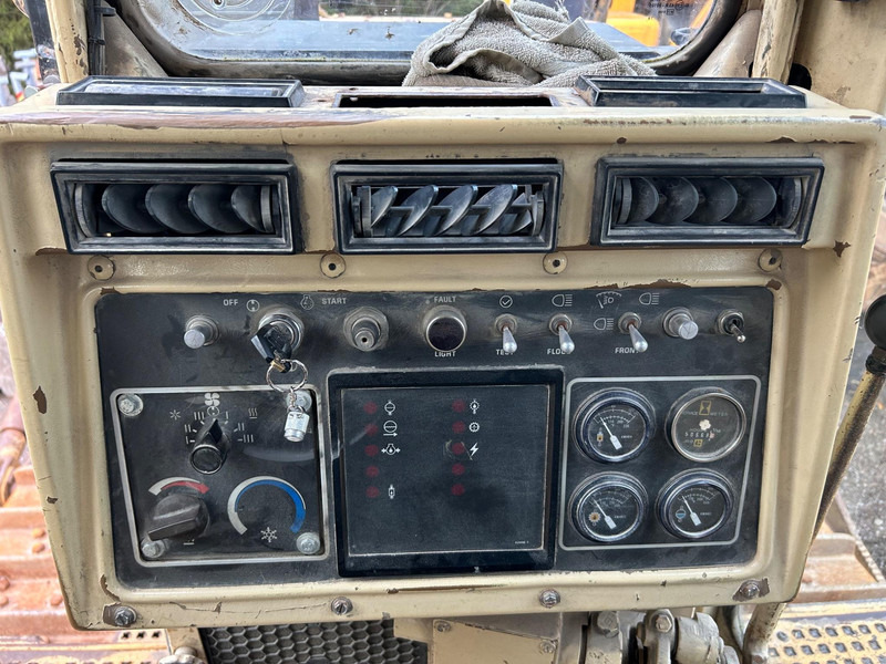 Puskutraktori Caterpillar D8N