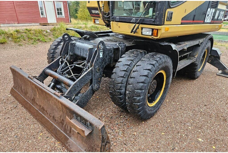 Pyöräalustainen kaivinkone Caterpillar M312 Engcon EC20 tiltrotator