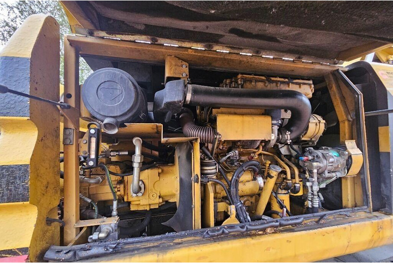 Pyöräalustainen kaivinkone Caterpillar M312 Engcon EC20 tiltrotator