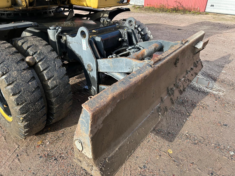 Pyöräalustainen kaivinkone Caterpillar M312 Engcon EC20 tiltrotator