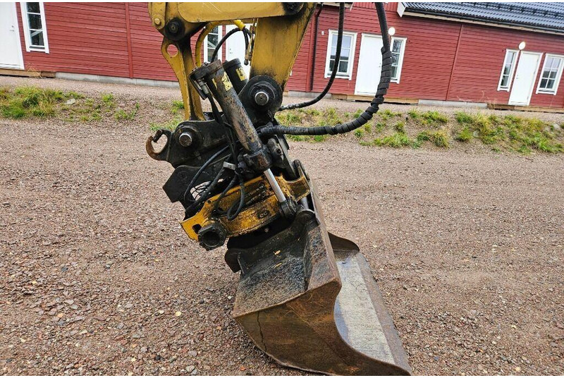 Pyöräalustainen kaivinkone Caterpillar M312 Engcon EC20 tiltrotator