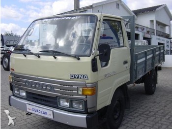 Toyota Dyna 150 - Kippilava-auto