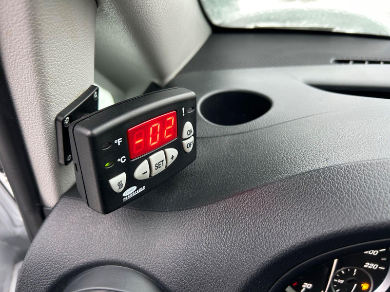 Pieni pakettiauto Mercedes-Benz Vito + CARRIER NEOS 100 / TULOSSA