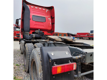 Vetopöytäauto HOWO HOWO T7H-540 tractor-Red: kuva Vetopöytäauto HOWO HOWO T7H-540 tractor-Red