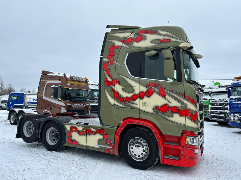 Vetopöytäauto Scania S 730 6x2 / TULOSSA
