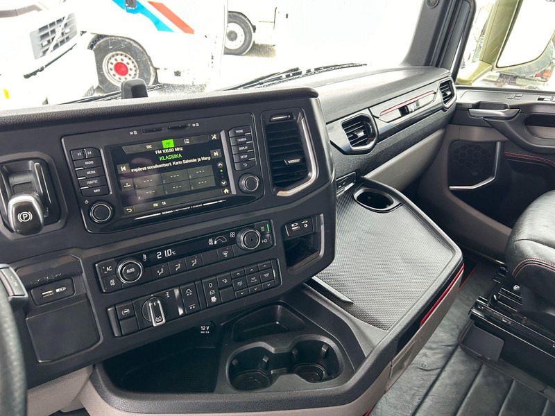 Vetopöytäauto Scania S 730 6x2 / TULOSSA
