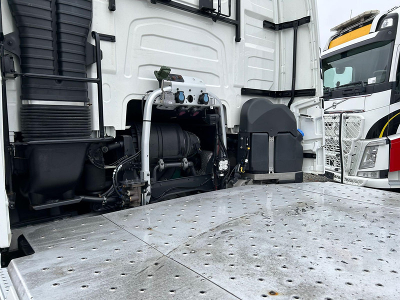 Vetopöytäauto Volvo FH 500 6x2 GLOBE XL / TULOSSA