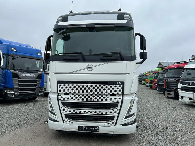 Vetopöytäauto Volvo FH 500 6x2 GLOBE XL / TULOSSA