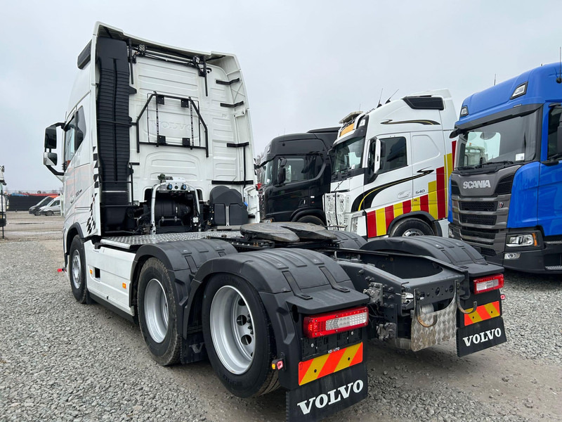 Vetopöytäauto Volvo FH 500 6x2 GLOBE XL / TULOSSA