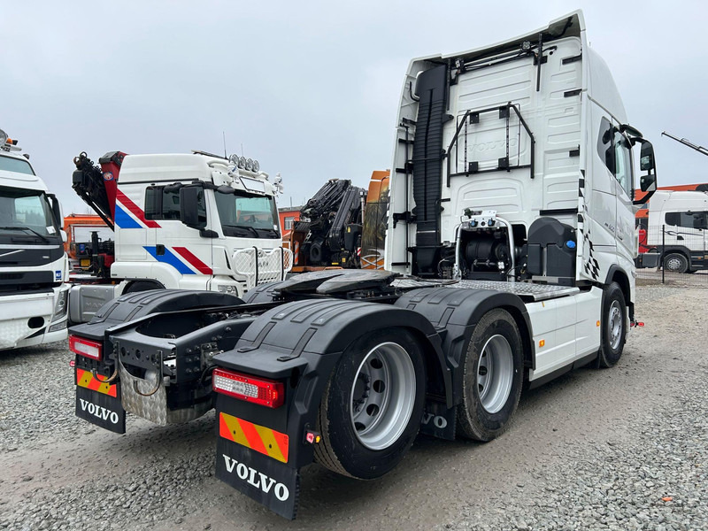 Vetopöytäauto Volvo FH 500 6x2 GLOBE XL / TULOSSA