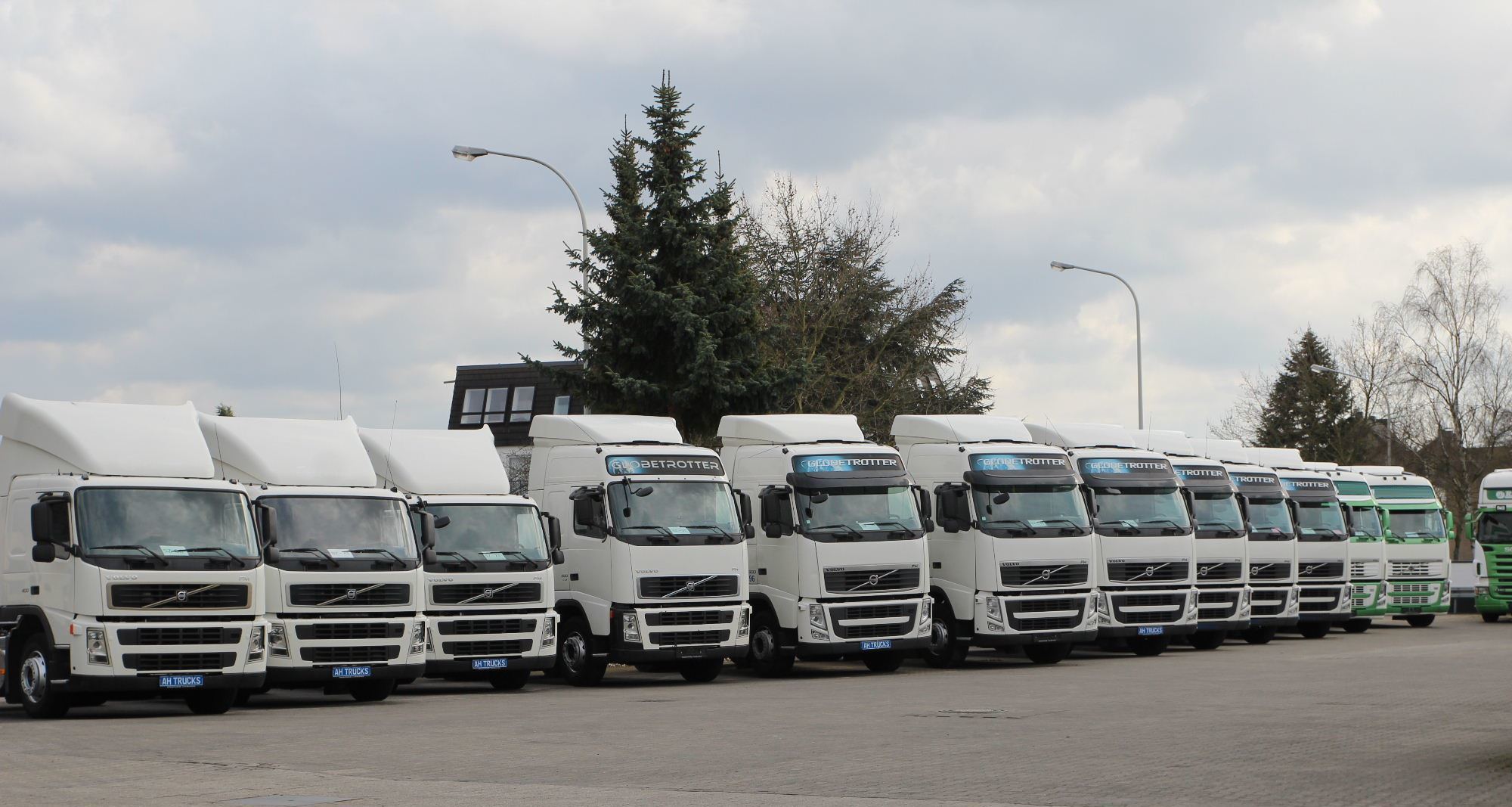 Yourtrucks GmbH - Perävaunut undefined: kuva Yourtrucks GmbH - Perävaunut undefined