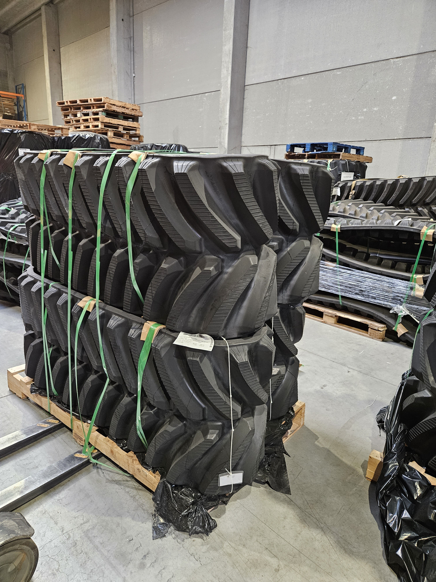 LEACH LEWIS RUBBER TRACKS LIMITED - Varaosat FENDT undefined: kuva LEACH LEWIS RUBBER TRACKS LIMITED - Varaosat FENDT undefined