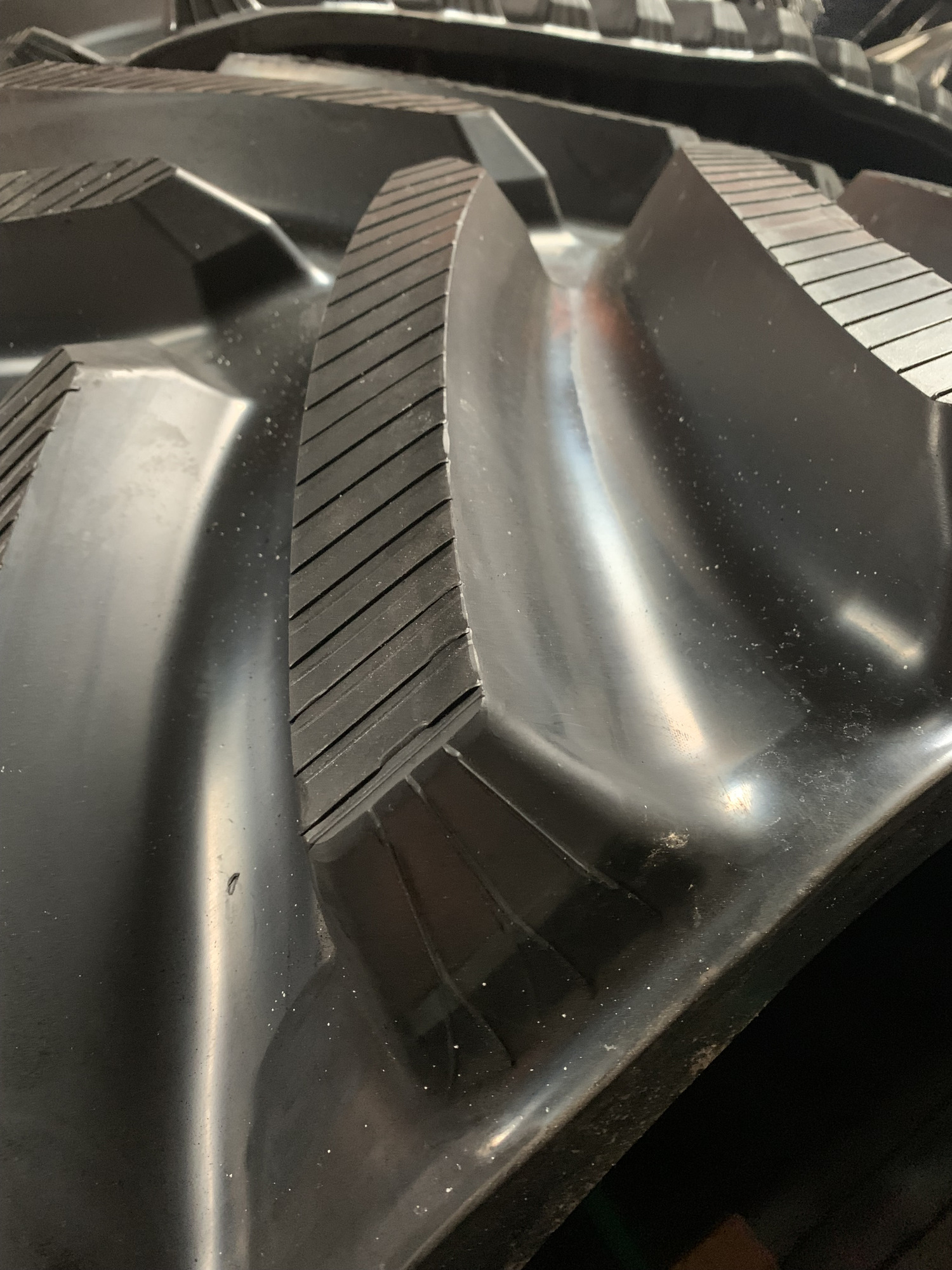 LEACH LEWIS RUBBER TRACKS LIMITED - Varaosat FENDT undefined: kuva LEACH LEWIS RUBBER TRACKS LIMITED - Varaosat FENDT undefined