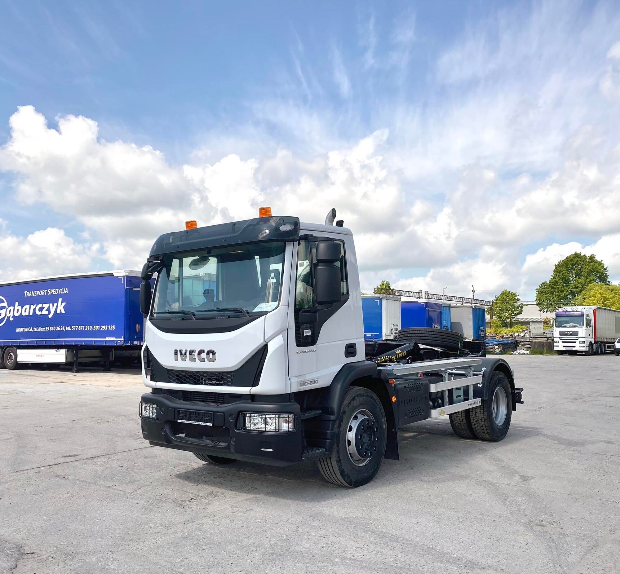 KING Vehicle Body Builder - Kunnallis-/ Erikoisajoneuvot - 4x2 undefined: kuva KING Vehicle Body Builder - Kunnallis-/ Erikoisajoneuvot - 4x2 undefined