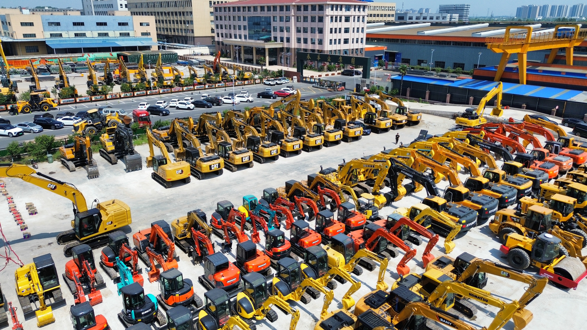 Toaks International Trading Company - Rakennuskoneet CATERPILLAR - Vuosi: 2013 undefined: kuva Toaks International Trading Company - Rakennuskoneet CATERPILLAR - Vuosi: 2013 undefined