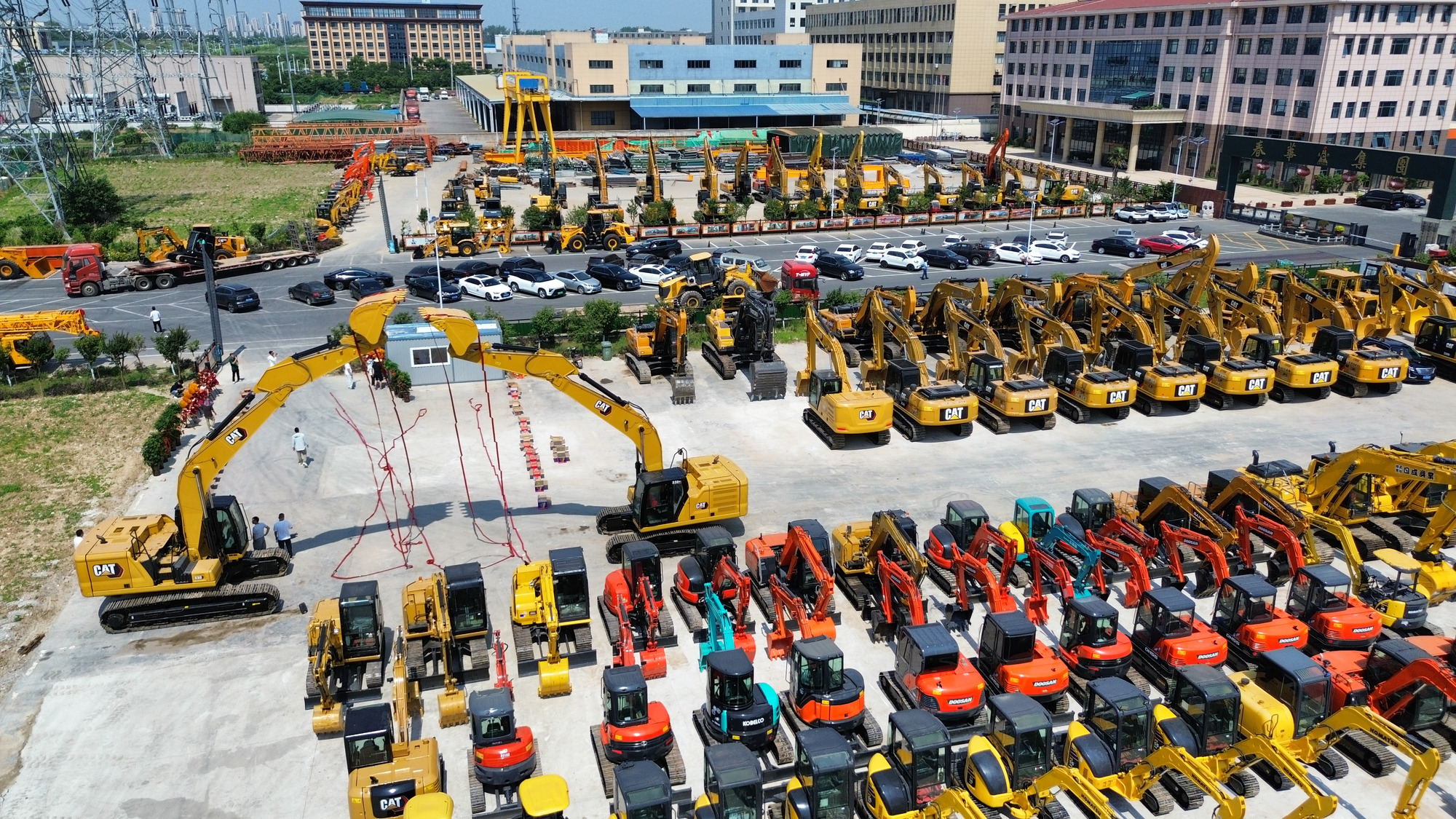 Toaks International Trading Company - Rakennuskoneet CATERPILLAR - Vuosi: 2013 undefined: kuva Toaks International Trading Company - Rakennuskoneet CATERPILLAR - Vuosi: 2013 undefined